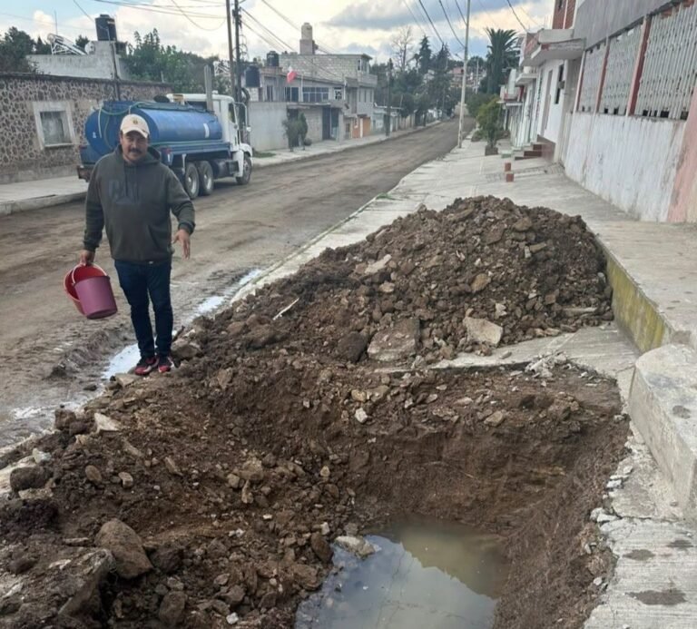 Detienen obra en Cuautepec por fugas en la red de agua potable