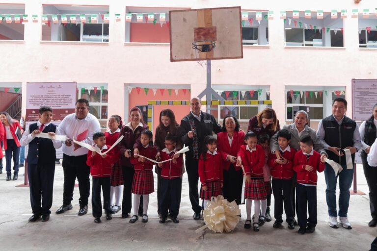 Más y mejores espacios para aprender; Natividad Castrejón entrega obra educativa por 12.9 mdp en Huichapan
