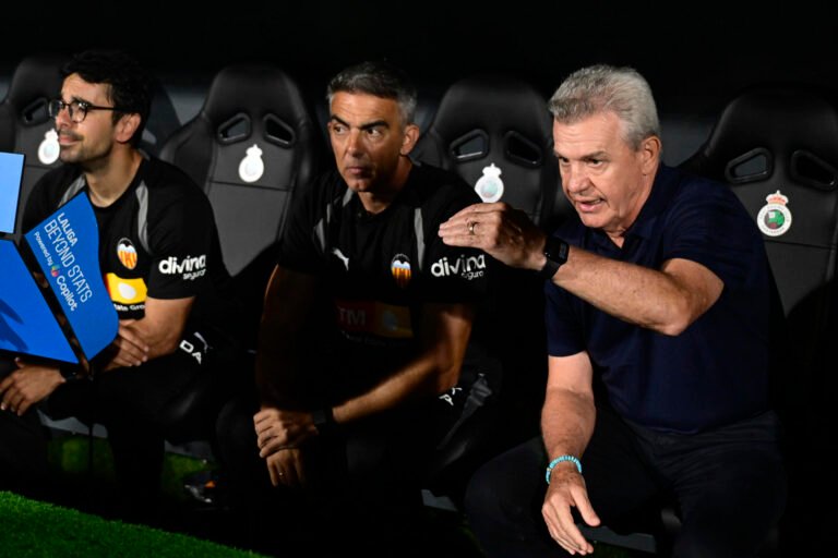 Aguirre trata de reconstruir al Valencia desde la reacción y la solidez defensiva