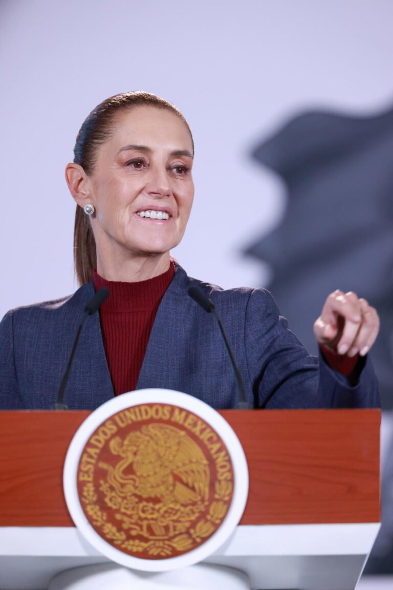 Sheinbaum celebra el premio internacional de la futbolista mexicana Charlyn Corral