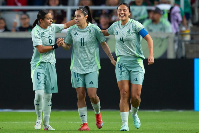 La estrategia del español Pedro López da resultado y México vence 3-1 a Jamaica