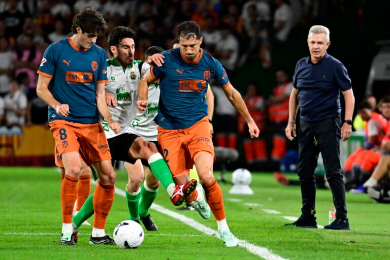Tras empate, a Javier Aguirre le gustó actitud de sus jugadores