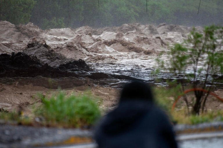 Por temporal 10 muertos al este de México