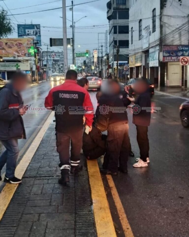 Atropellan a persona de edad avanzada y Policía Municipal de Tizayuca la auxilia