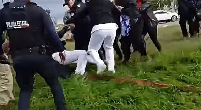 Caos vehicular, violencia en desalojo por protestas de trabajadores del IMSS