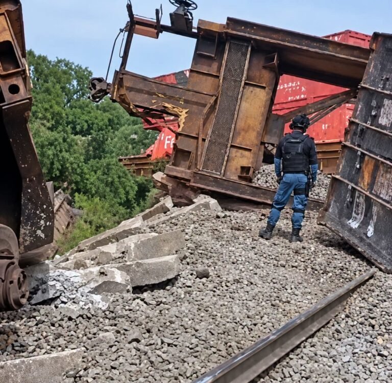 Se descarriló el tren en Huichapan; más de 100 vagones siniestrados
