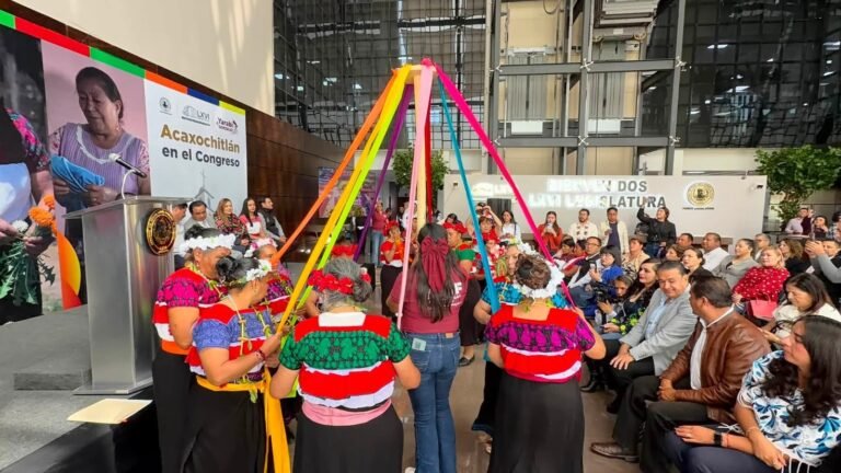 Llevan identidad de Acaxochitlán al Congreso del estado
