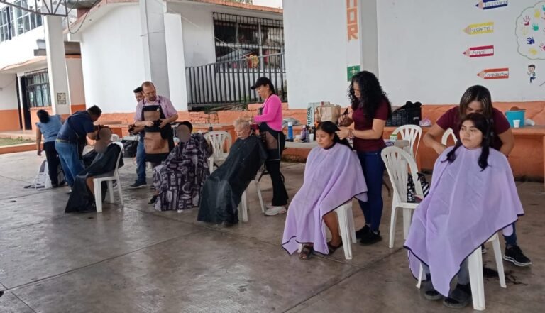 DIF HUEJUTLA LLEVA SERVICIOS DE SALUD Y ATENCIÓN A ADULTOS MAYORES A LOCALIDADES
