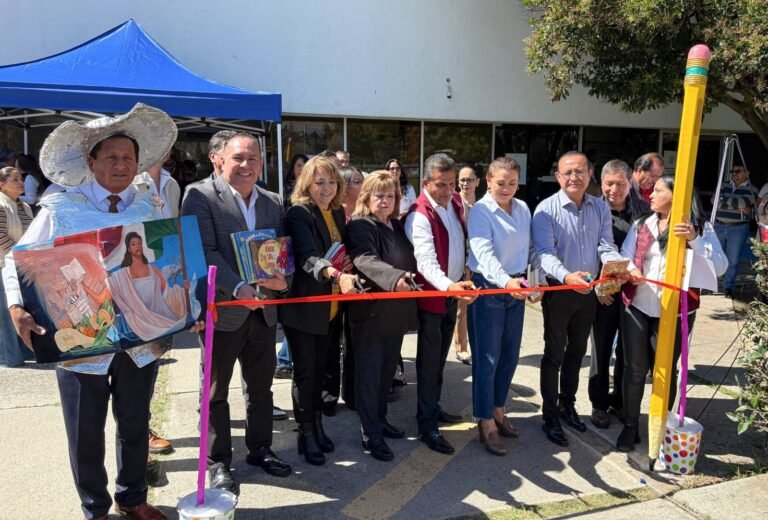 IHE reúne 5 mil 932 ejemplares en la cuarta edición del Kilómetro del Libro