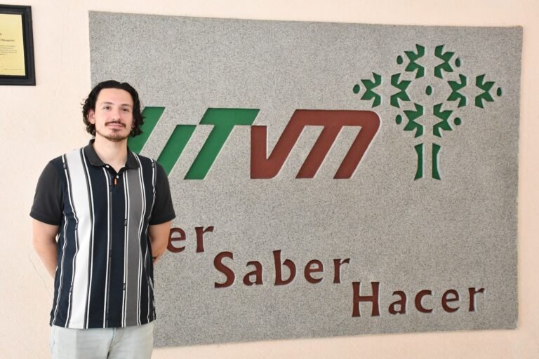 UTVM fortalece la enseñanza del inglés con voluntario de Peace Corps