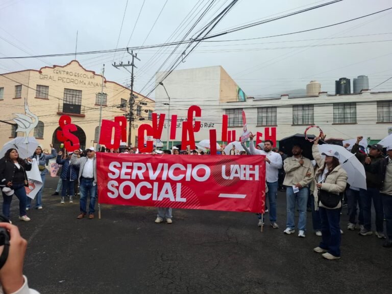 UAEH celebra autonomía con marcha de la capital hidalguense