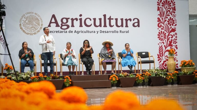 HUEJUTLA PRESENTA EL XANTOLO EN LA SECRETARÍA DE AGRICULTURA Y EL SENADO DE LA REPÚBLICA