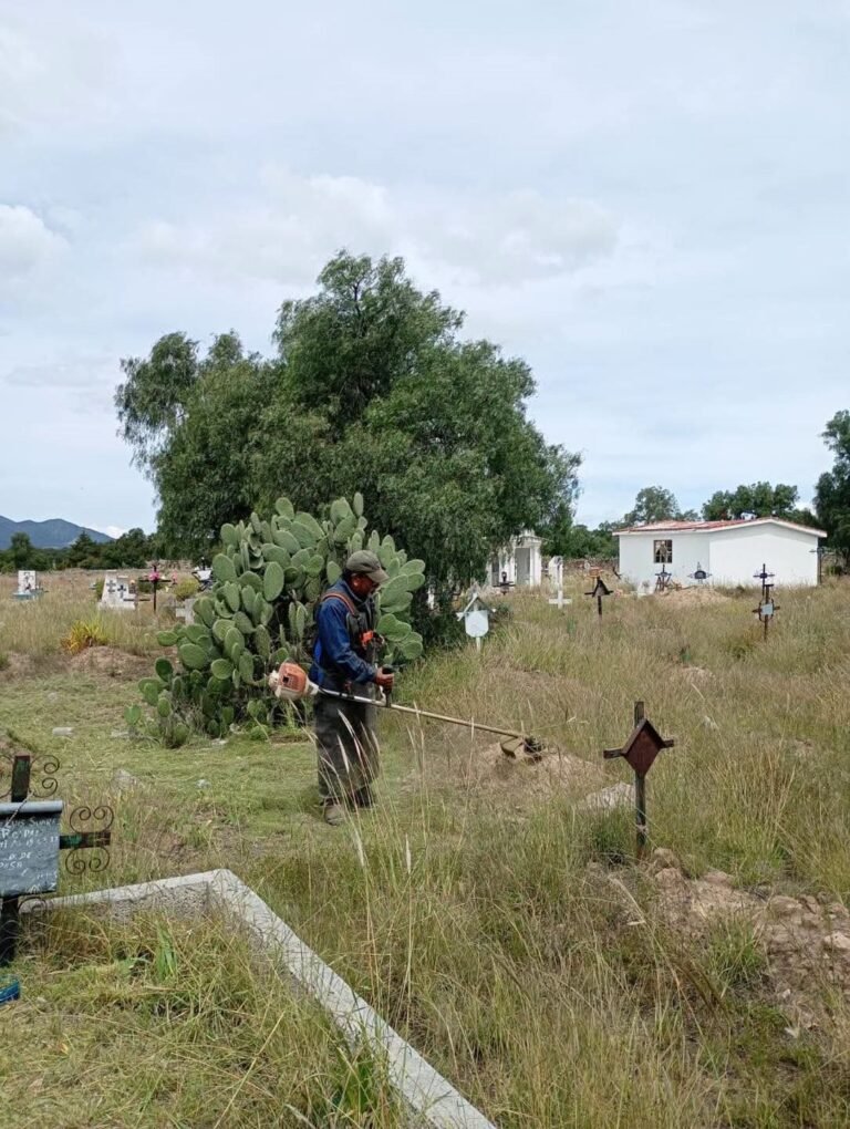Inician limpieza en los 14 panteones de Zempoala por Día de Muertos