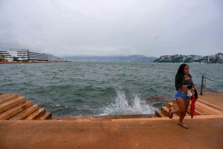 Vance se debilita a tormenta tropical, pero mantiene lluvias puntuales 