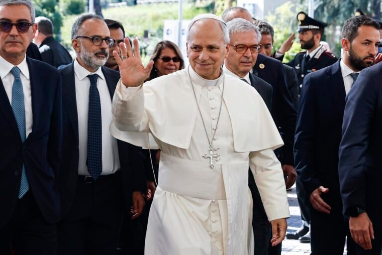 El Papa León XIV fue operado con éxito de un adenocarcinoma