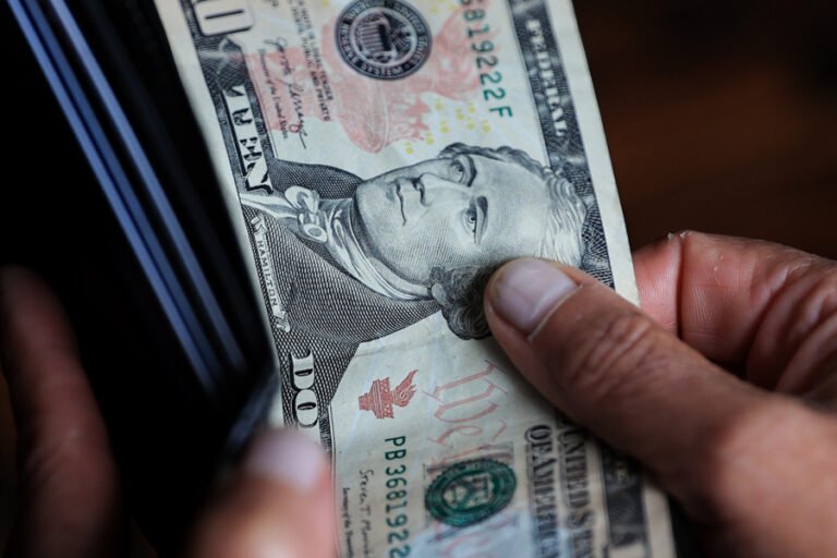 El peso mexicano encadena siete semanas de depreciación, su peor racha desde 2019